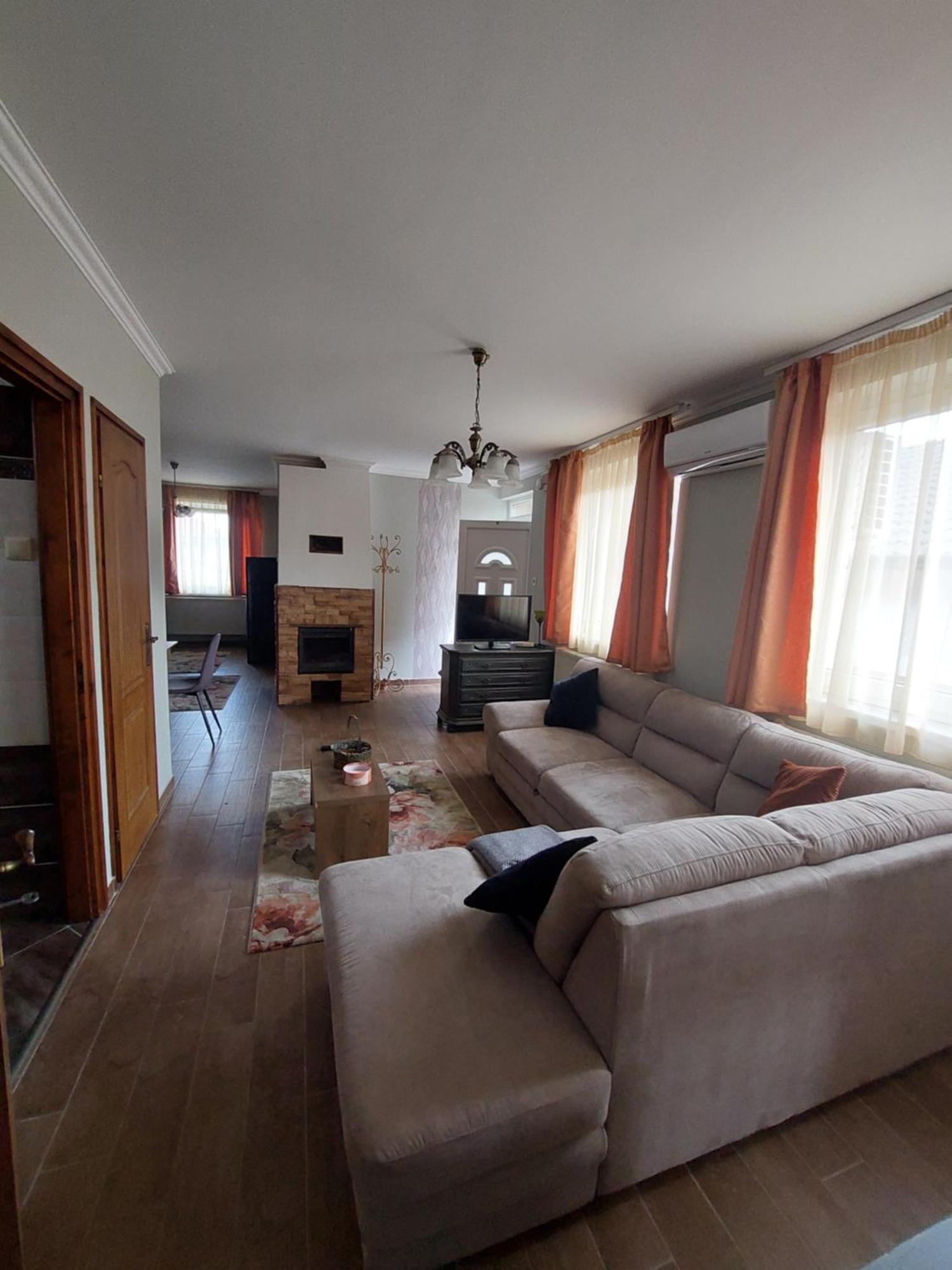 Akacvirag Airport Vendeghaz Apartment เดเบรตเซน ภายนอก รูปภาพ
