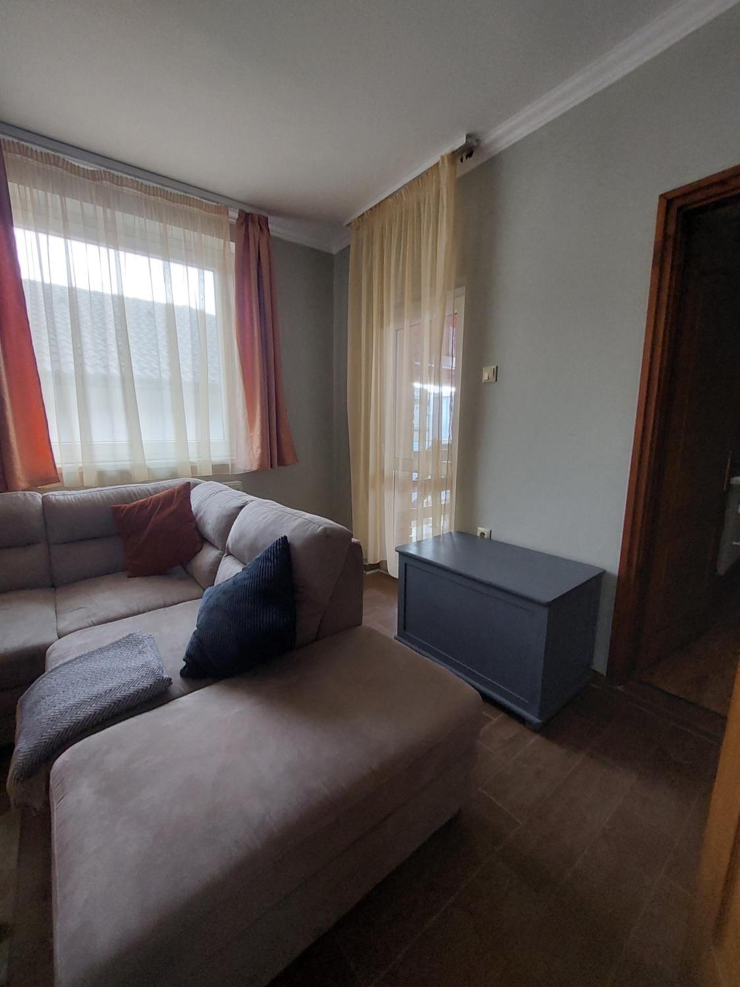 Akacvirag Airport Vendeghaz Apartment เดเบรตเซน ภายนอก รูปภาพ
