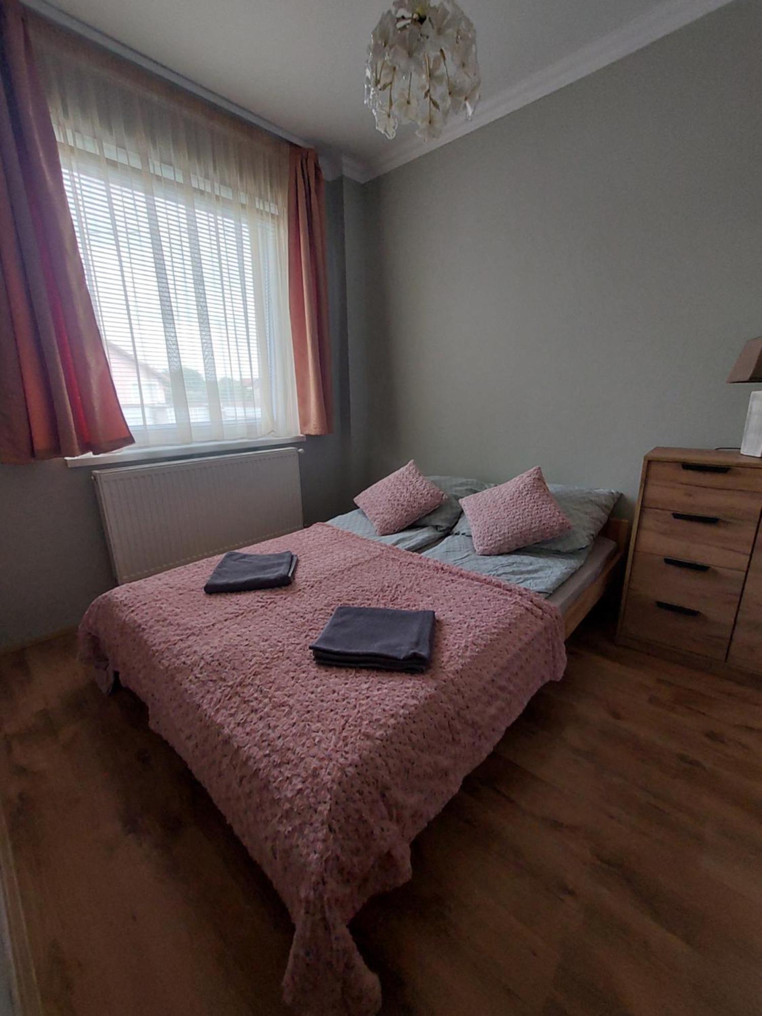Akacvirag Airport Vendeghaz Apartment เดเบรตเซน ภายนอก รูปภาพ