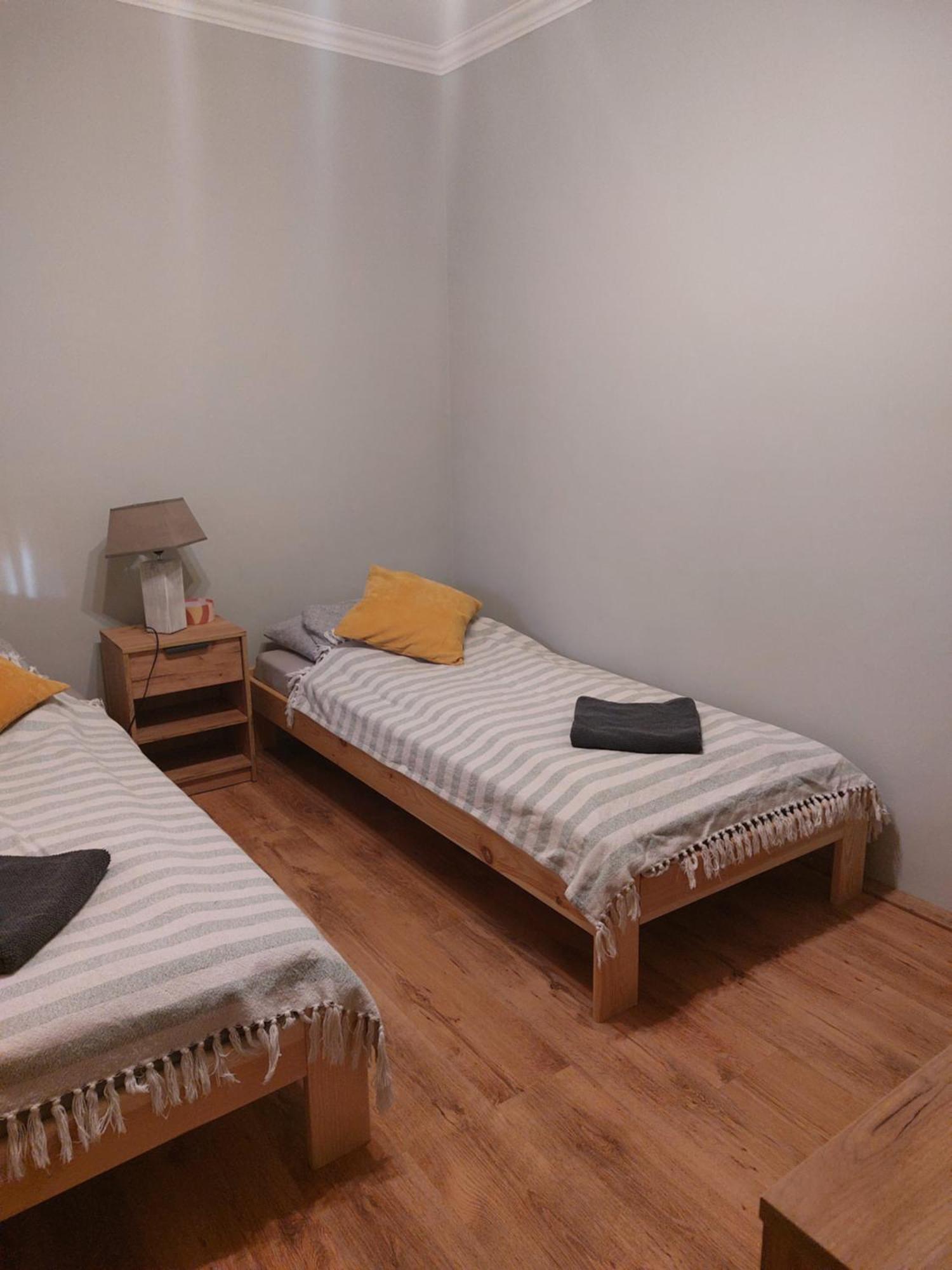 Akacvirag Airport Vendeghaz Apartment เดเบรตเซน ภายนอก รูปภาพ
