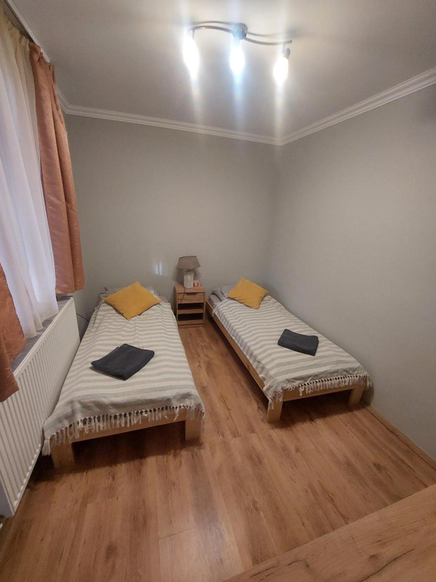 Akacvirag Airport Vendeghaz Apartment เดเบรตเซน ภายนอก รูปภาพ